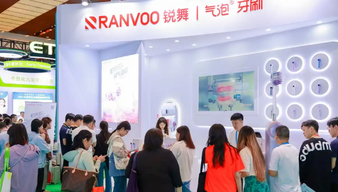 从上海FDI到北京口腔展,锐舞喷气电动牙刷再获专业关注(图5) 从上海FDI到北京口腔展,锐舞喷气电动牙刷再获专业关注(图5)